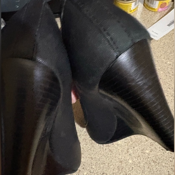 Tory Burch Black Wedges with Gold Logo Emblem - Picture 8 of 10